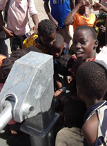 Mozambico, due passi per il diritto all'acqua