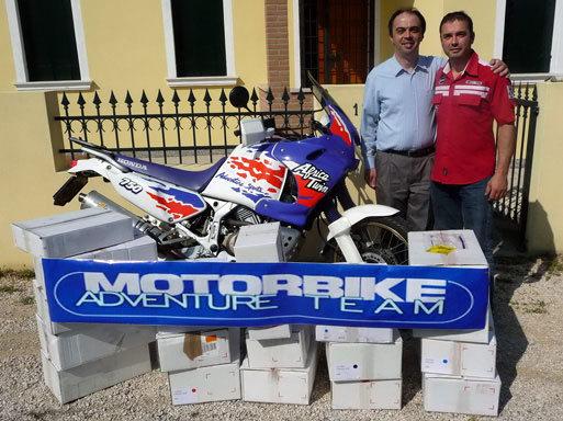 Ce.Svi.Te.M. Onlus :: Consegna delle penne del Motorbike Adventure Team