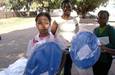 progetto-esperanca-09-distribuzione-zanzariere-anti-malaria.jpg