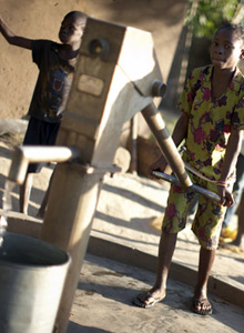 Mozambico, un pozzo per la gente di Iohane